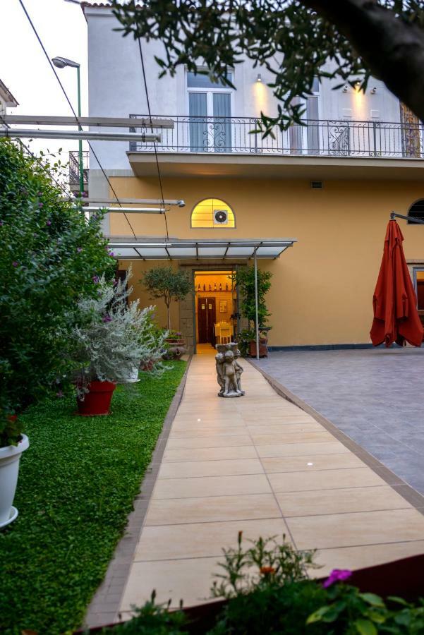 Bocca Di Bacco Bed & Breakfast Cimitile Exterior photo